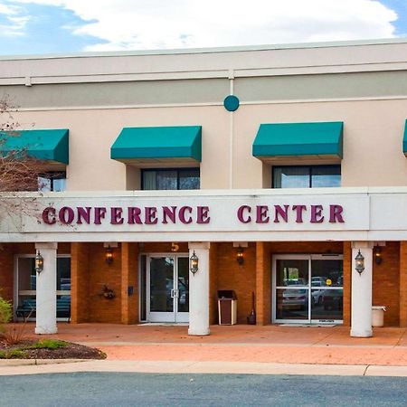 Clarion Hotel & Suites Convention Center Fredericksburg Extérieur photo