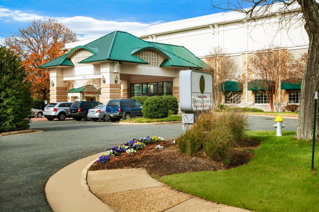 Clarion Hotel & Suites Convention Center Fredericksburg Extérieur photo