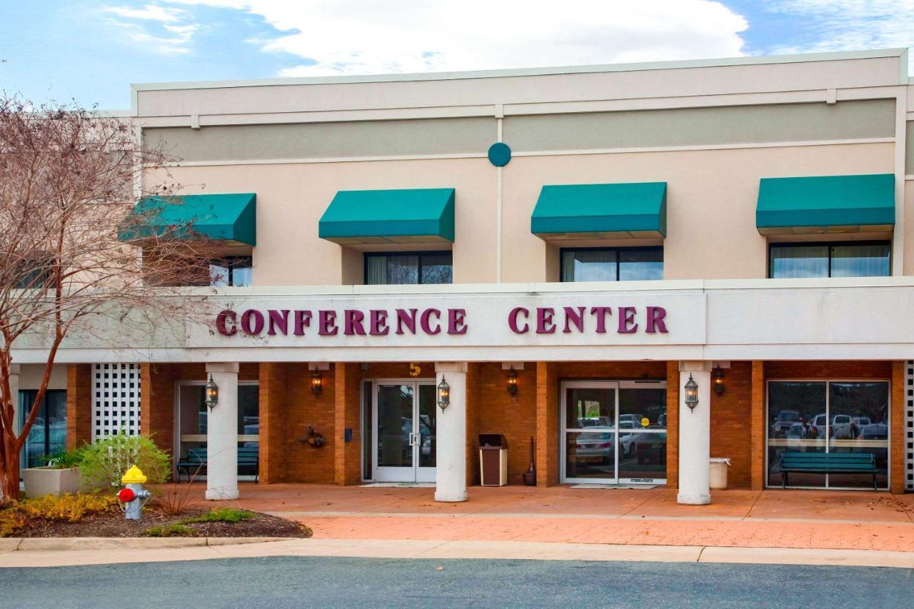 Clarion Hotel & Suites Convention Center Fredericksburg Extérieur photo