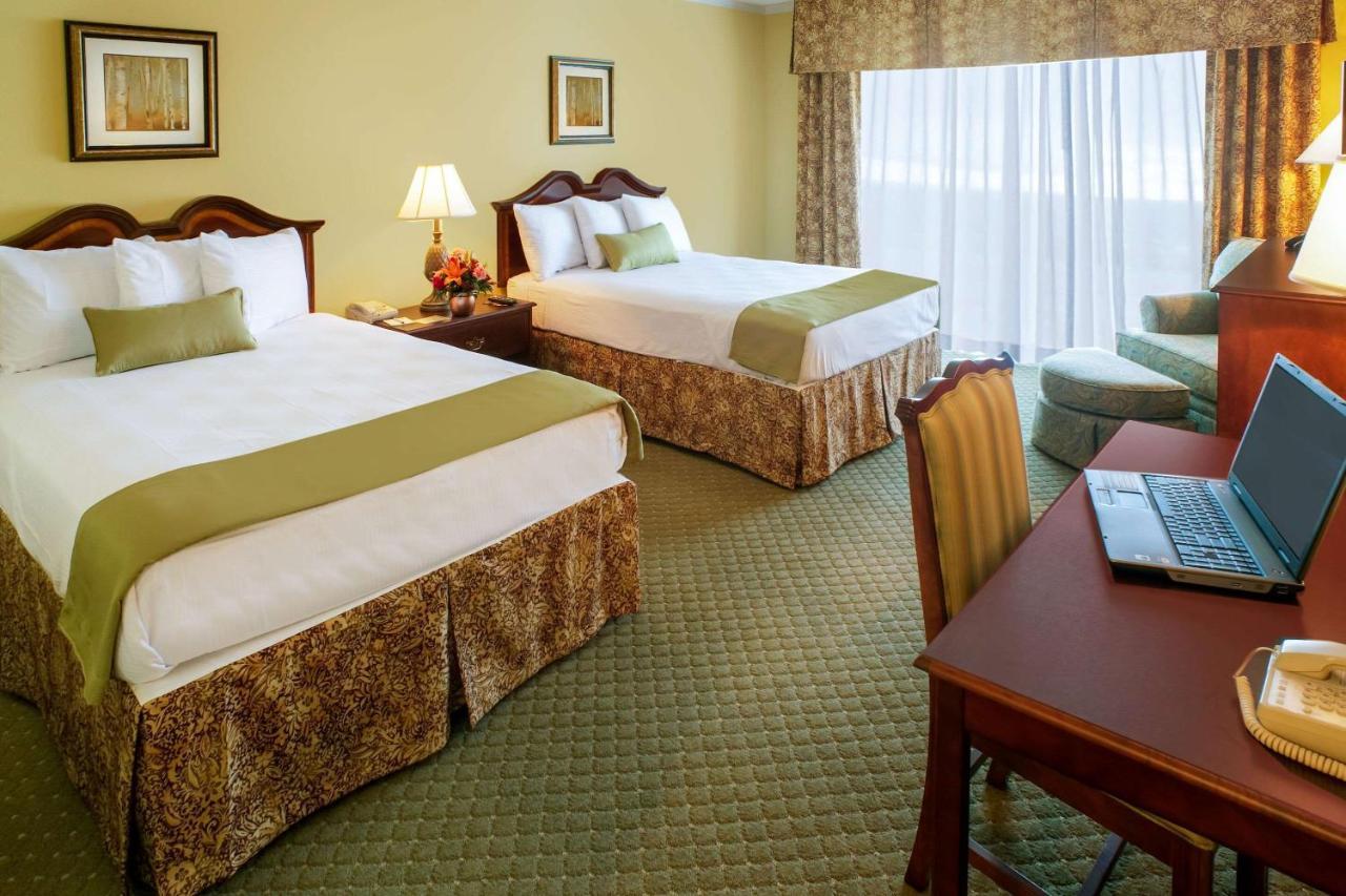 Clarion Hotel & Suites Convention Center Fredericksburg Extérieur photo