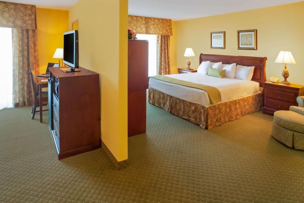 Clarion Hotel & Suites Convention Center Fredericksburg Extérieur photo