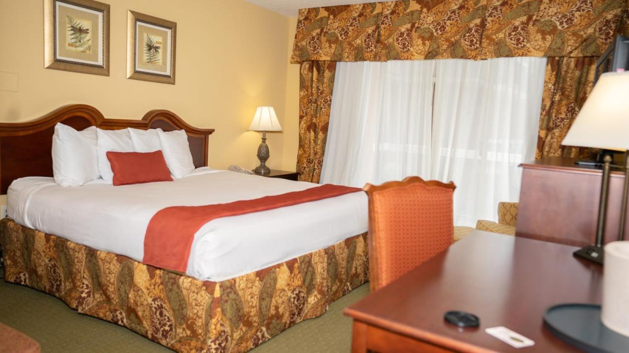 Clarion Hotel & Suites Convention Center Fredericksburg Extérieur photo