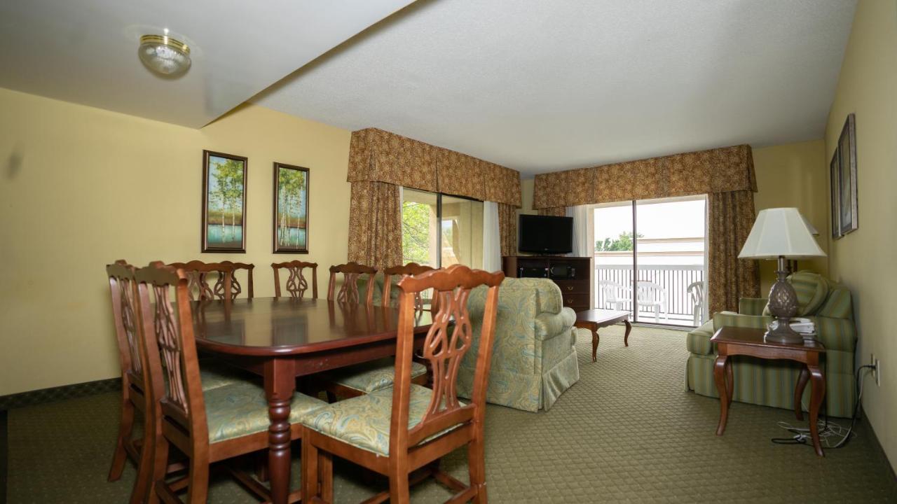 Clarion Hotel & Suites Convention Center Fredericksburg Extérieur photo