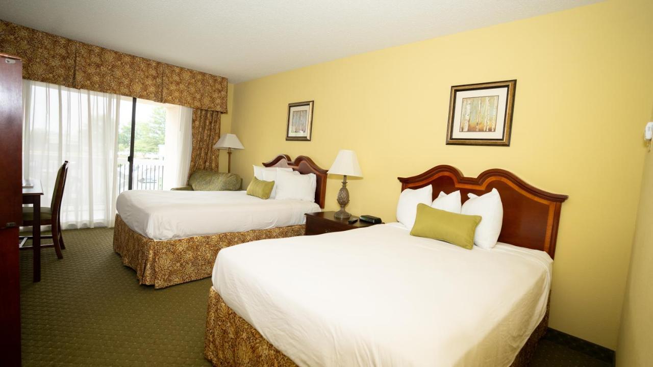 Clarion Hotel & Suites Convention Center Fredericksburg Extérieur photo