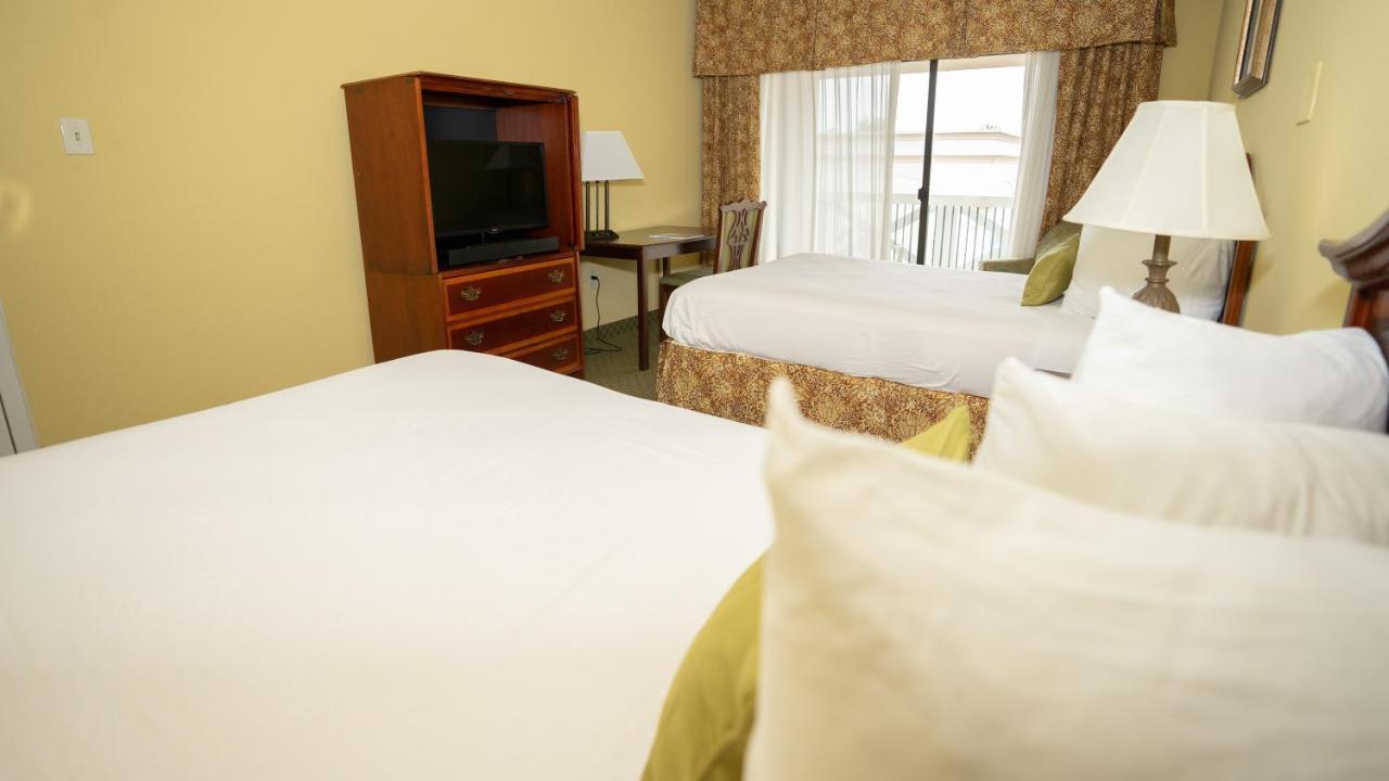 Clarion Hotel & Suites Convention Center Fredericksburg Extérieur photo