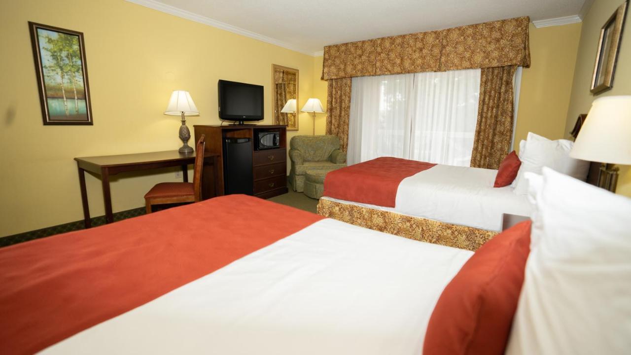 Clarion Hotel & Suites Convention Center Fredericksburg Extérieur photo